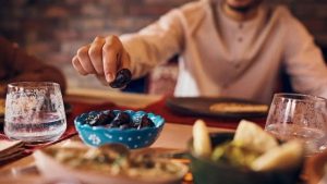 Ramazan ayında nasıl beslenmeli? Ramazan ayı doğru beslenme önerileri…