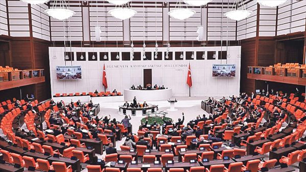TBMM’de gündem emekli maaşı: Kanun teklifleri görüşülecek!