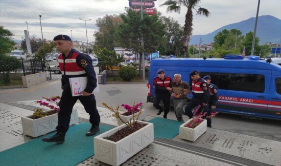 Tartıştığı gelinini ahırda tüfekle vurarak öldüren zanlı tutuklandı