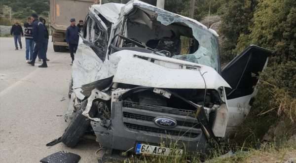 Bodrum’da kamyonla çarpışan kamyonetin sürücüsü hayatını kaybetti