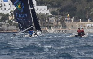 Bodrum’da yelken yarışları sırasında çarpışan teknelerden biri battı