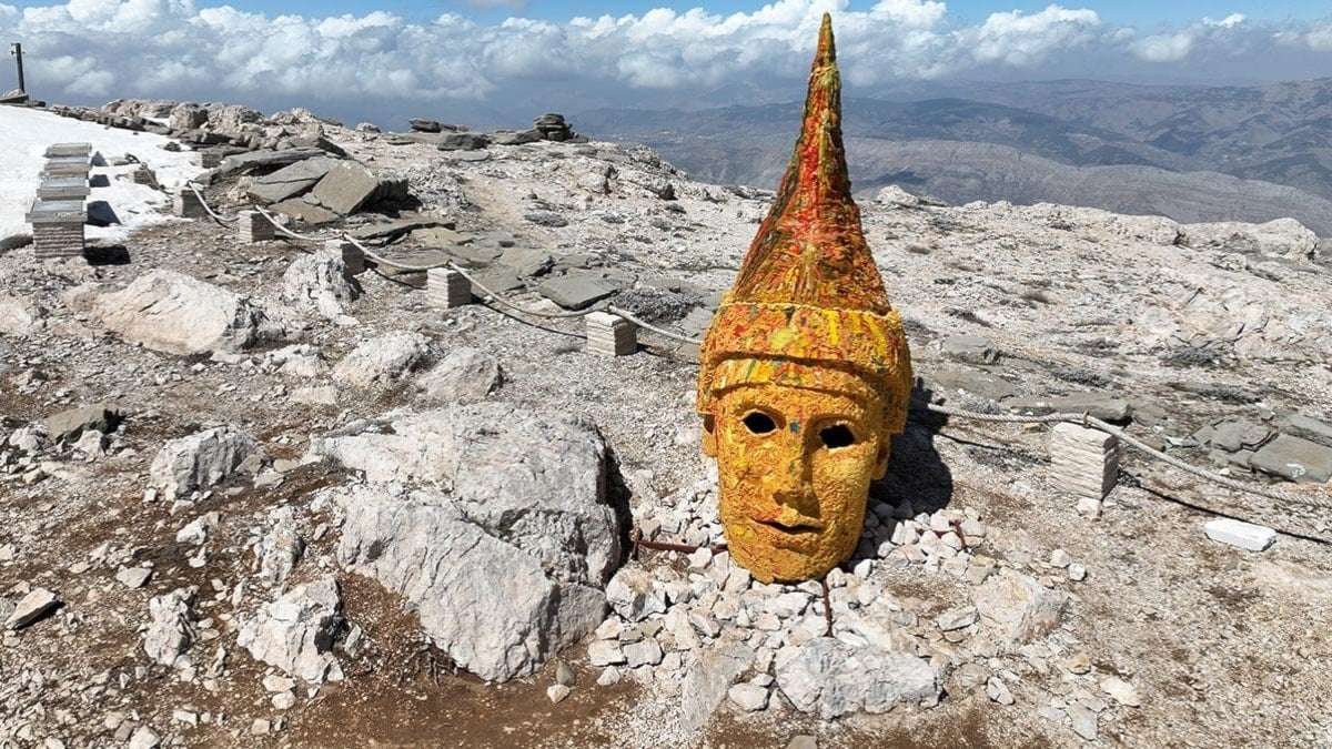 Depremlerden etkilenmeyen Nemrut Dağı ziyaretçilerini bekliyor