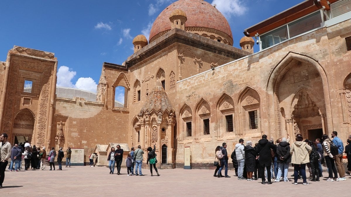 İshak Paşa Sarayı’nı bayramda 8 bin kişi ziyaret etti