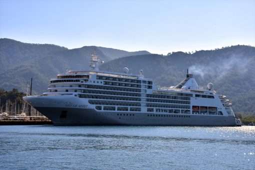 Marmaris’e sezonun ilk kruvaziyeri 450 yolcusuyla geldi