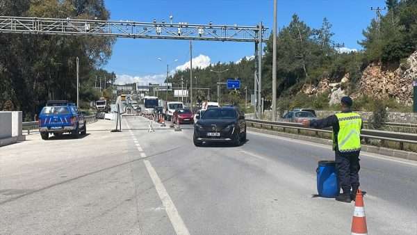 Muğla’da bayram trafiği yoğunluğu başladı