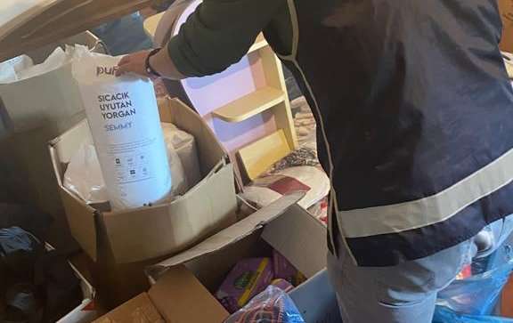 Muğla’da deprem yardımlarını eve götürdüğü iddia edilen şüpheli gözaltına alındı