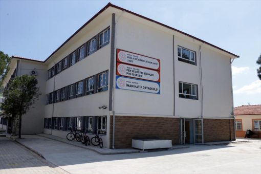 Muğla’da öğrenciler ara tatil dönüşü yenilenen okullarında eğitim öğretime başladı
