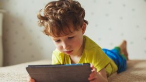 Uzman uyardı: Altı yaş altındaki çocuklara tablet ve telefon zararlı