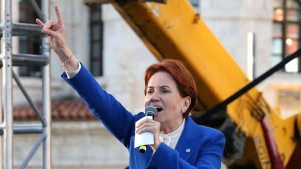 Akşener: İş buluncaya kadar gençlerimize ve ev kadınlarımıza maaş bağlayacağız
