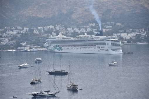 Bodrum’a iki kruvaziyerle 2 bin 528 yolcu geldi