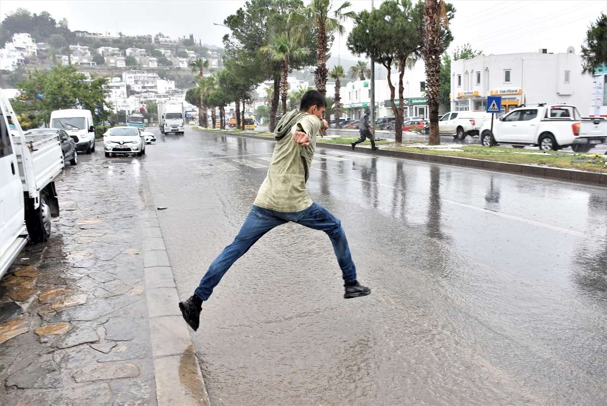 Bodrum’da sağanak etkili oldu