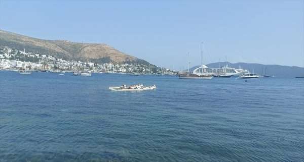 Bodrum’da su alan tekne karaya oturdu
