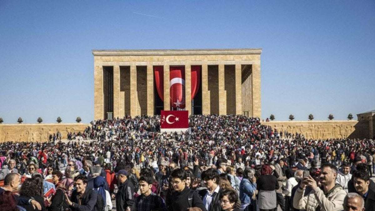 Bu sevgi kalplere kazındı, silinmez