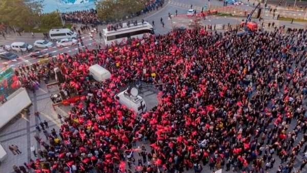 CHP’li vekil paylaştı: Polis ‘Çok utandım ama bizler emir kuluyuz’ mesajı attı