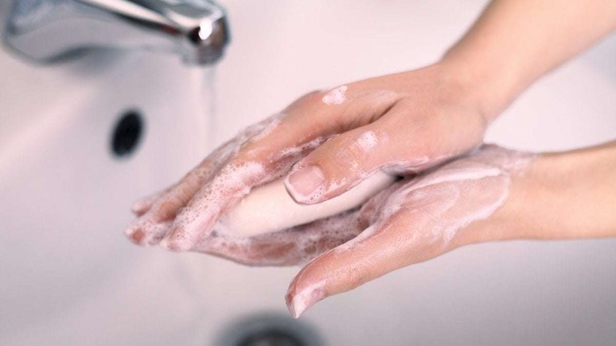 Çok hızlı bulaşıyor! Elinizi en az 20 saniye köpürtmezseniz…
