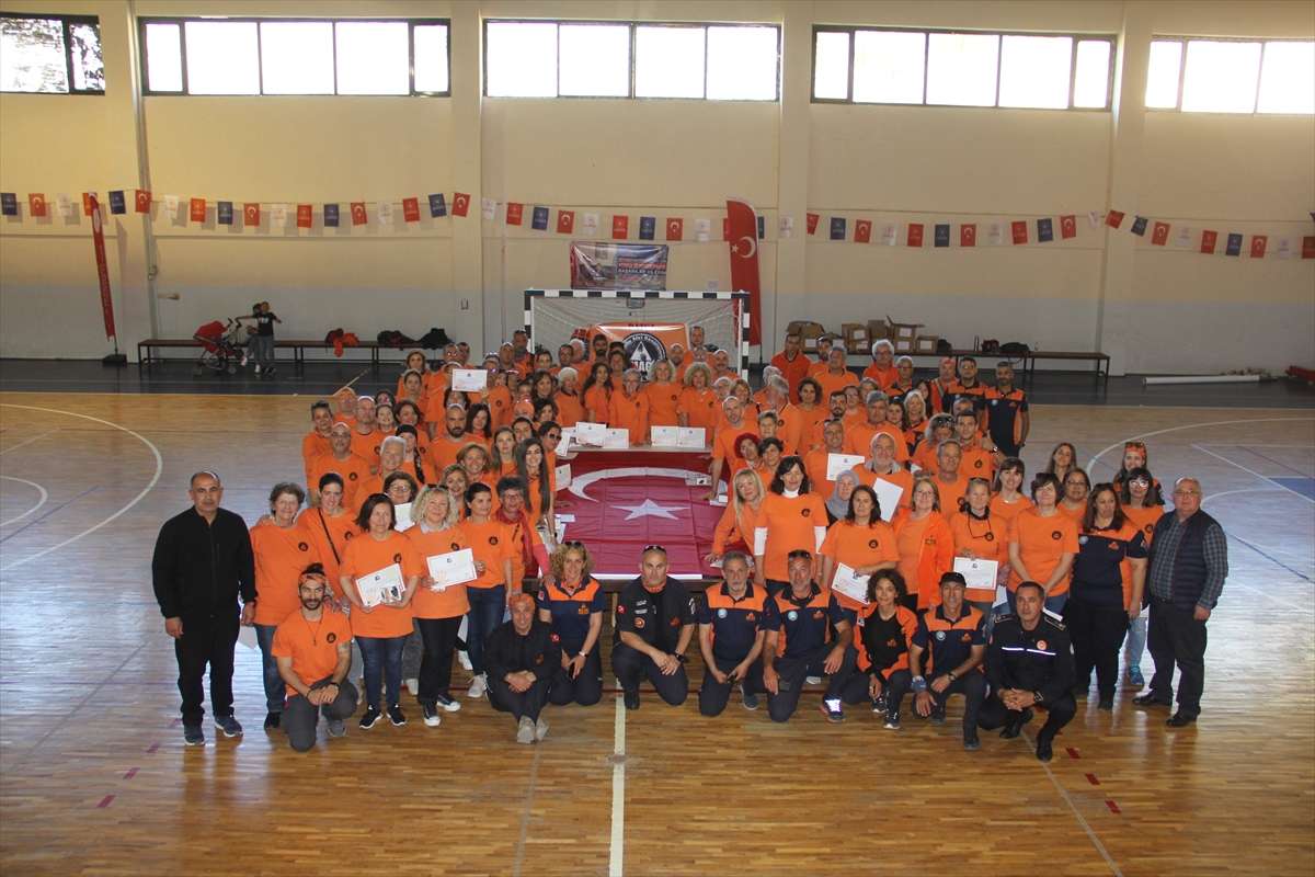 Datça’da arama kurtarma ekibine katılan 160 kursiyere sertifikaları verildi