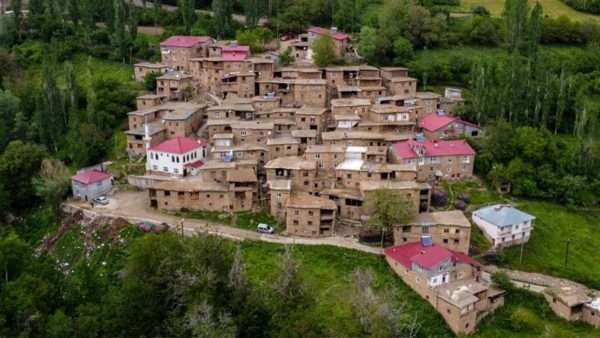 Doğaseverlerin gözde rotası: Tarihi taş evler