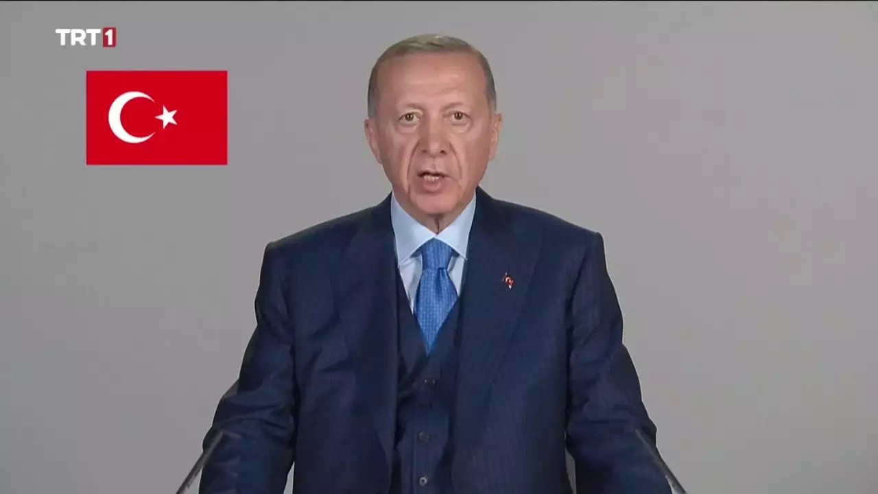 Erdoğan TRT’de muhalefeti eleştirdi: Sosyal medyada yalan söyleyenlerin tiyatrosu