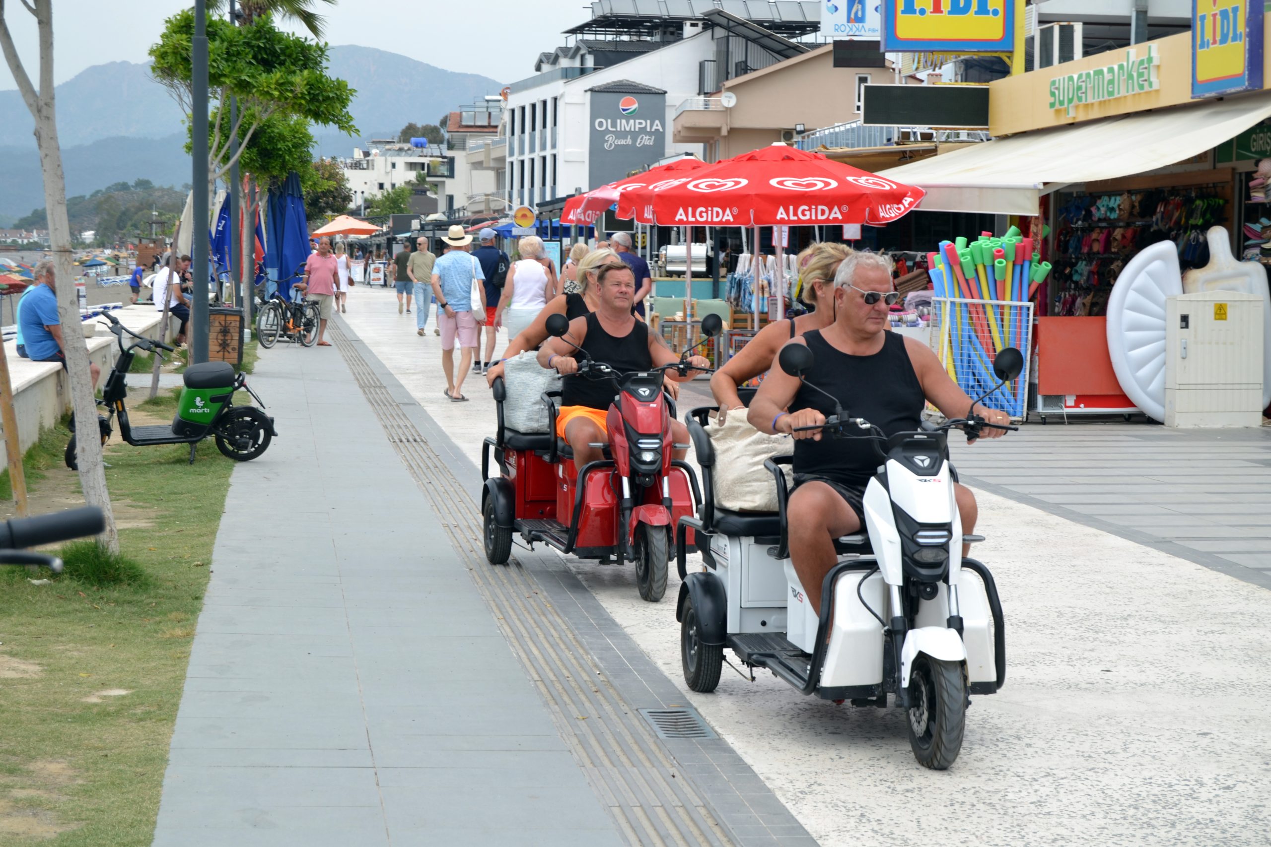 Fethiye’de seçim nedeniyle sahiller yabancı turistlere kaldı