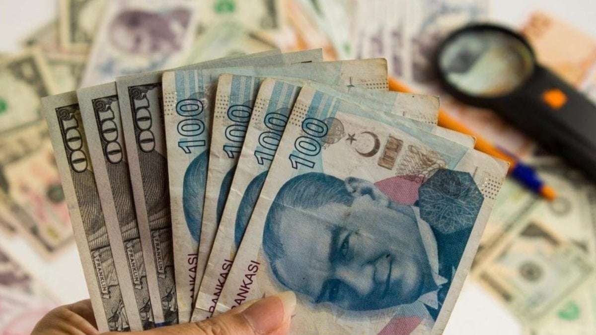 Kapalıçarşı ve bankalarda dolar haftaya 22 liranın üzerinde başladı