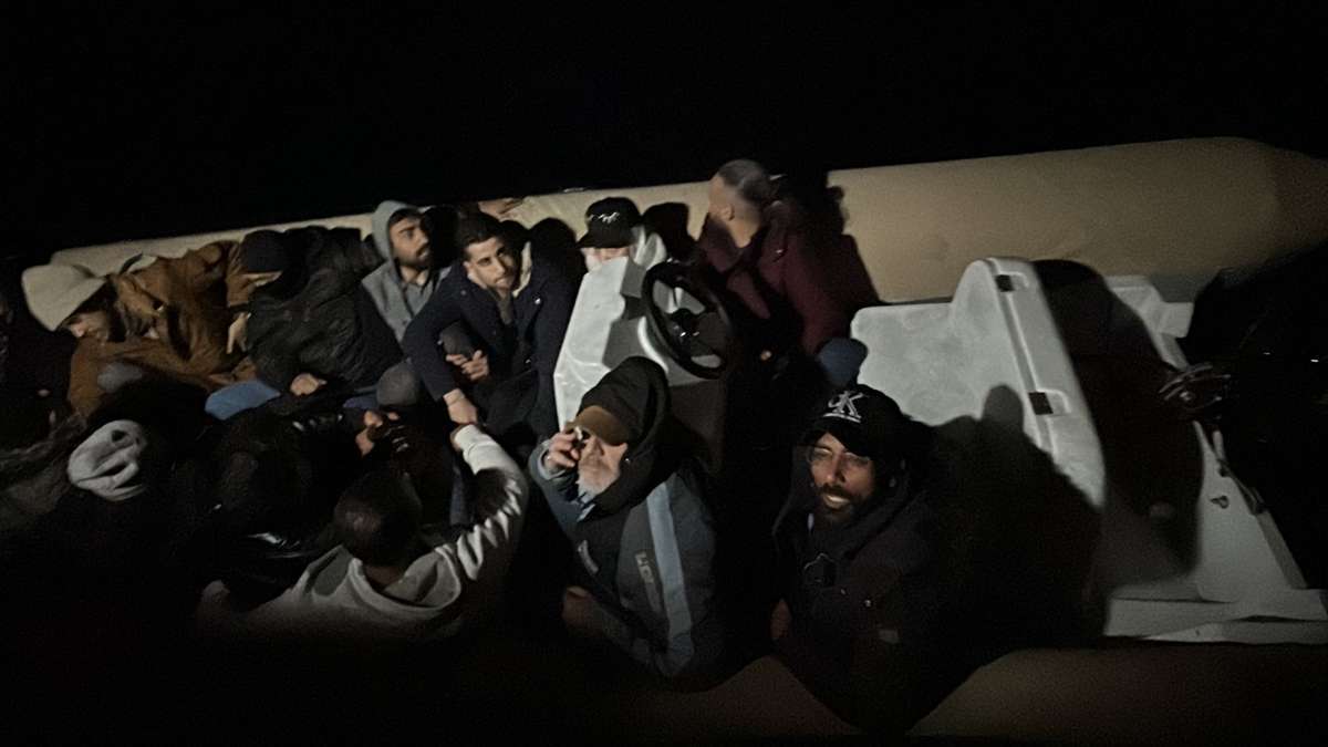 Muğla açıklarında 14 düzensiz göçmen yakalandı