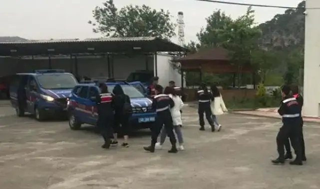 Muğla ve Denizli’de düzenlenen fuhuş operasyonunda 8 kişi yakalandı