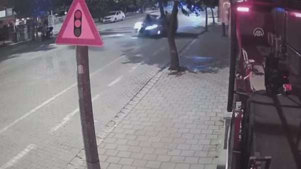 Muğla’da kamyonetin çarptığı motosikletteki 2 kişi ağır yaralandı