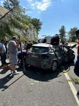 Muğla’da uçuruma devrilen otomobilin sürücüsü yaralandı