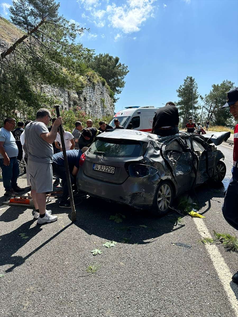 Muğla’da uçuruma devrilen otomobilin sürücüsü yaralandı