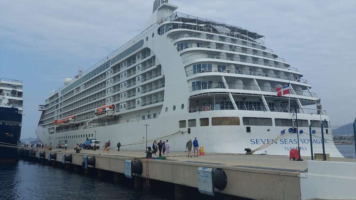 Yolcu gemisi “Seven Seas Voyager” ile Bodrum’a 588 turist geldi