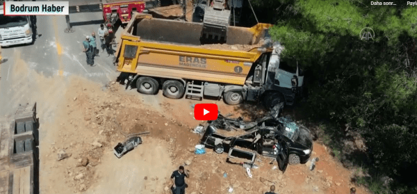Bodrum’da Kamyon, Minibüsün Üzerine Devrilmesi, 1 Kişi Öldü, 2 Kişi Yaralandı. (Video Haber)