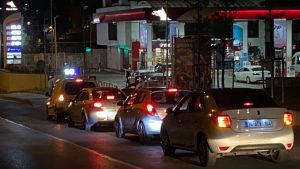 Akaryakıtta zam kuyrukları geri döndü