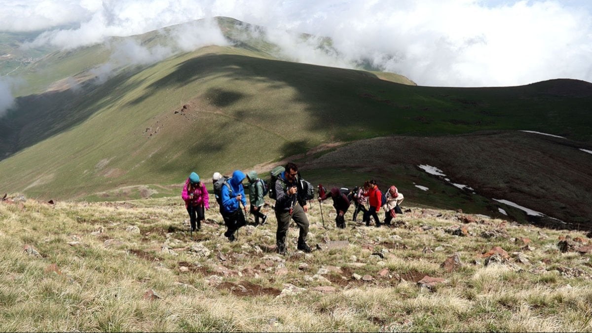Aras Dağları doğa tutkunlarını ağırlıyor