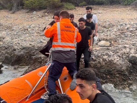 Bodrum ve Datça açıklarında 46 düzensiz göçmen kurtarıldı