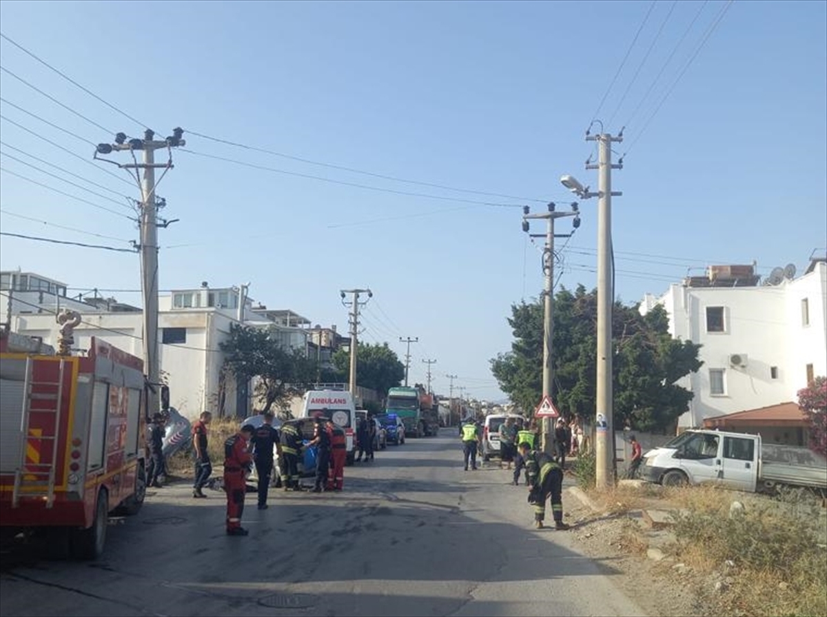 Bodrum’da elektrik direğine çarpan otomobilin sürücüsü öldü