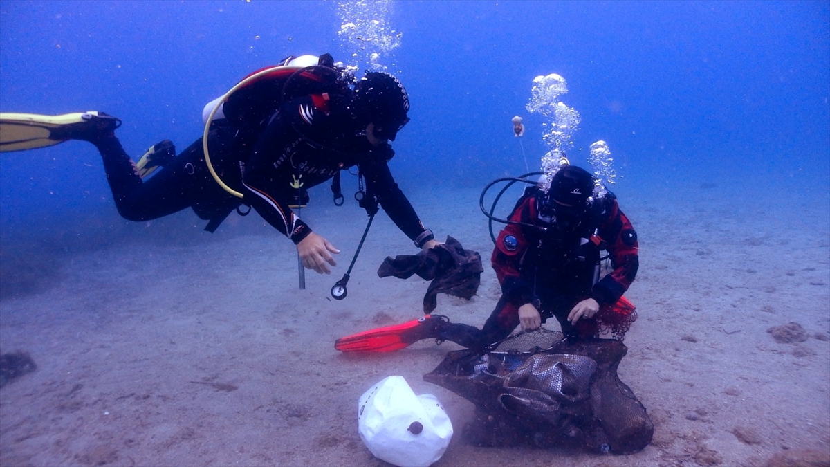 Datça’da su altı temizliği yapıldı