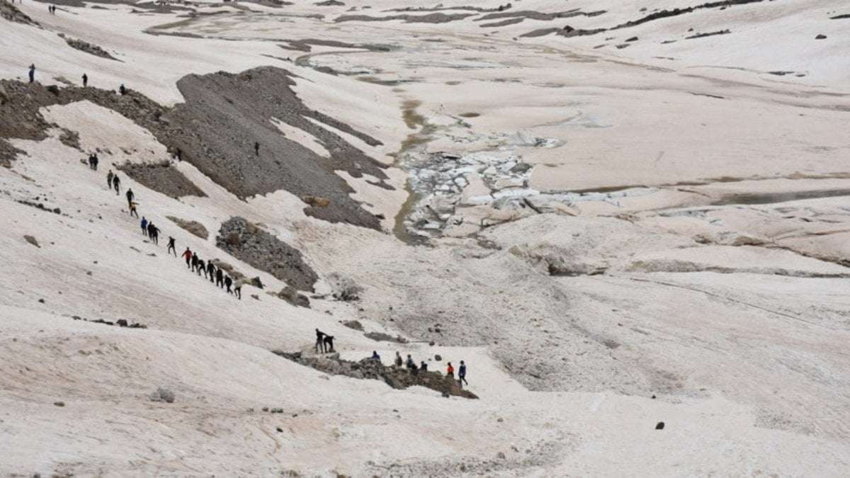 Doğaseverler Cilo buzullarına çıktı