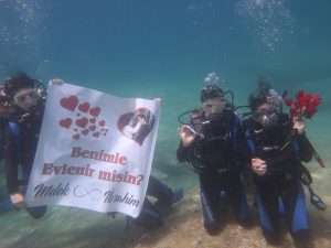 Fethiye’de su altında evlilik teklifi yapıldı