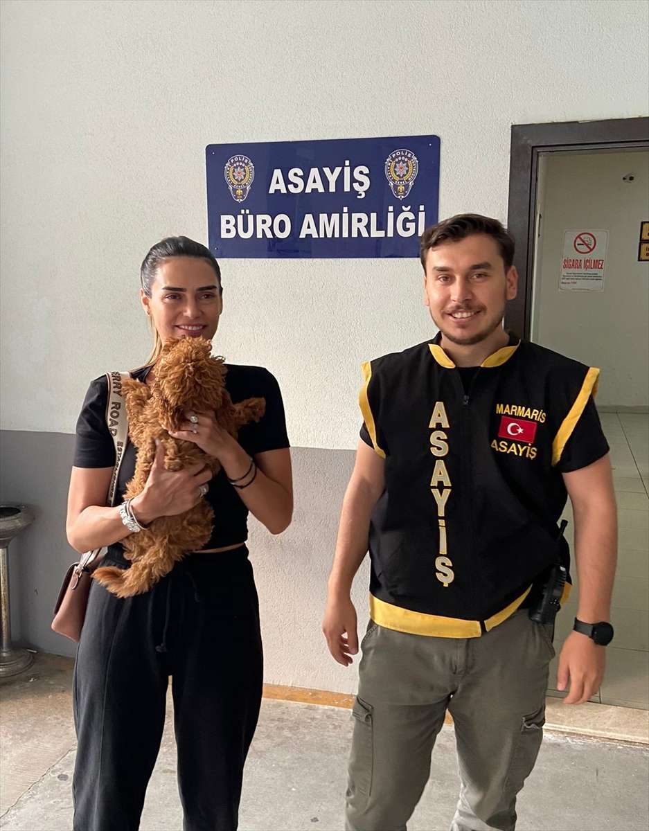 İsrailli turistin kaybolan köpeği polislerce bulunup sahibine teslim edildi