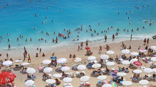Kaş’a tatilci akını