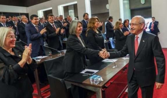 Kemal Kılıçdaroğlu, yeni milletvekilleri ile buluştu: ‘CHP cesarettir’