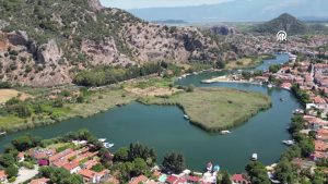 Labirent görünümlü Dalyan sazlıklarında bayram hareketliliği yaşanıyor