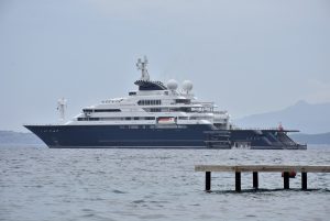 Mega yat “Octopus” Bodrum’a demir attı