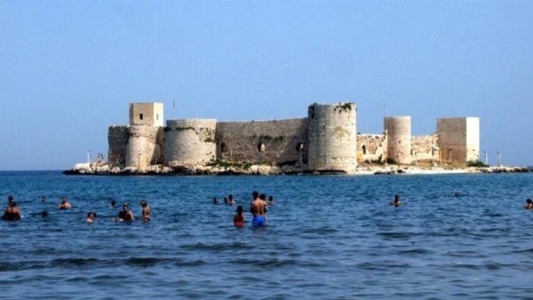 Mersin’in turizm merkezi Kızkalesi’nde hareketlilik başladı