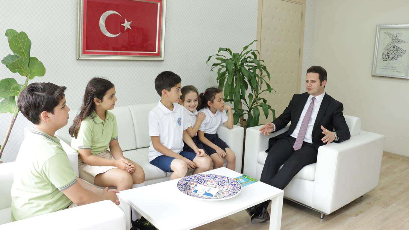 Öğrenciler “Okur Gezer Yazar Projesi” ile kitap yazıyor