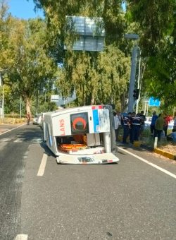 Muğla’da hasta taşıyan ambulans kavşakta otomobille çarpıştı