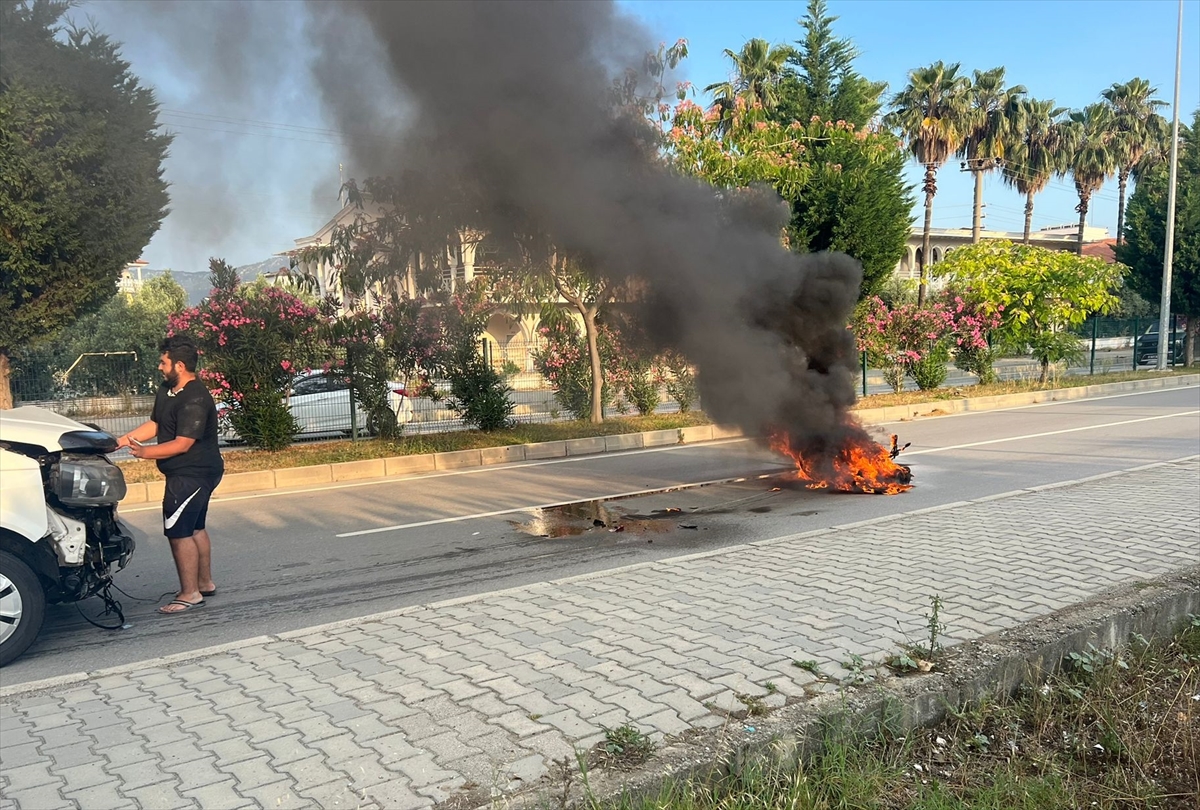 Muğla’da minibüsle çarpışan motosikletin sürücüsü yaralandı