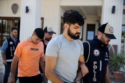 Silah ve uyuşturucu ticareti iddiasıyla 2 şüpheli yakalandı