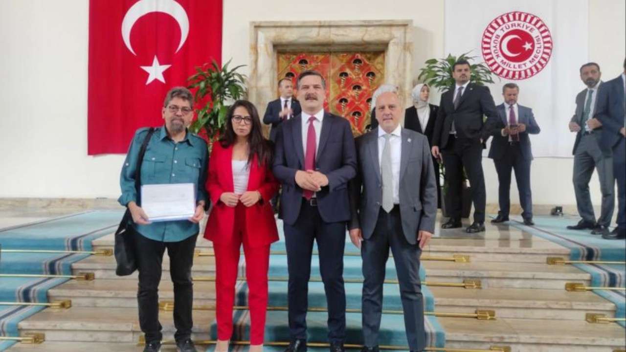 TİP’li vekiller Can Atalay’ın TBMM’ye kaydını yaptırdı