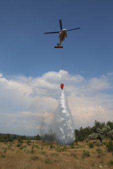 TUSAŞ’ın ürettiği yangın söndürme helikopteri “NEFES” Muğla’da göreve başladı